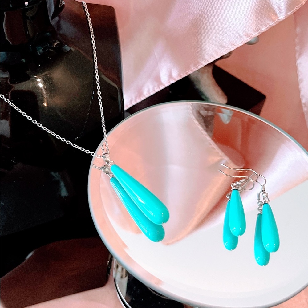 Elegant Turquoise Drop Necklace and Earring Set